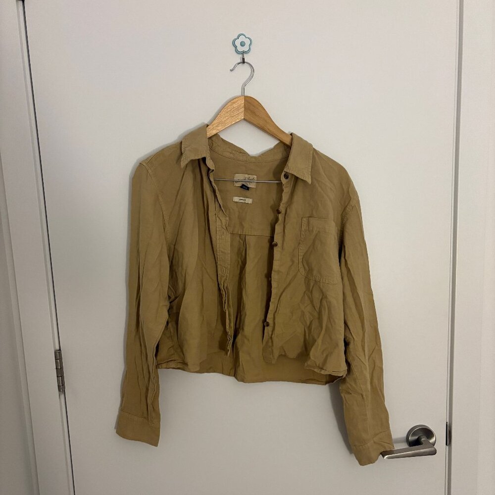 Universal thread camel button up